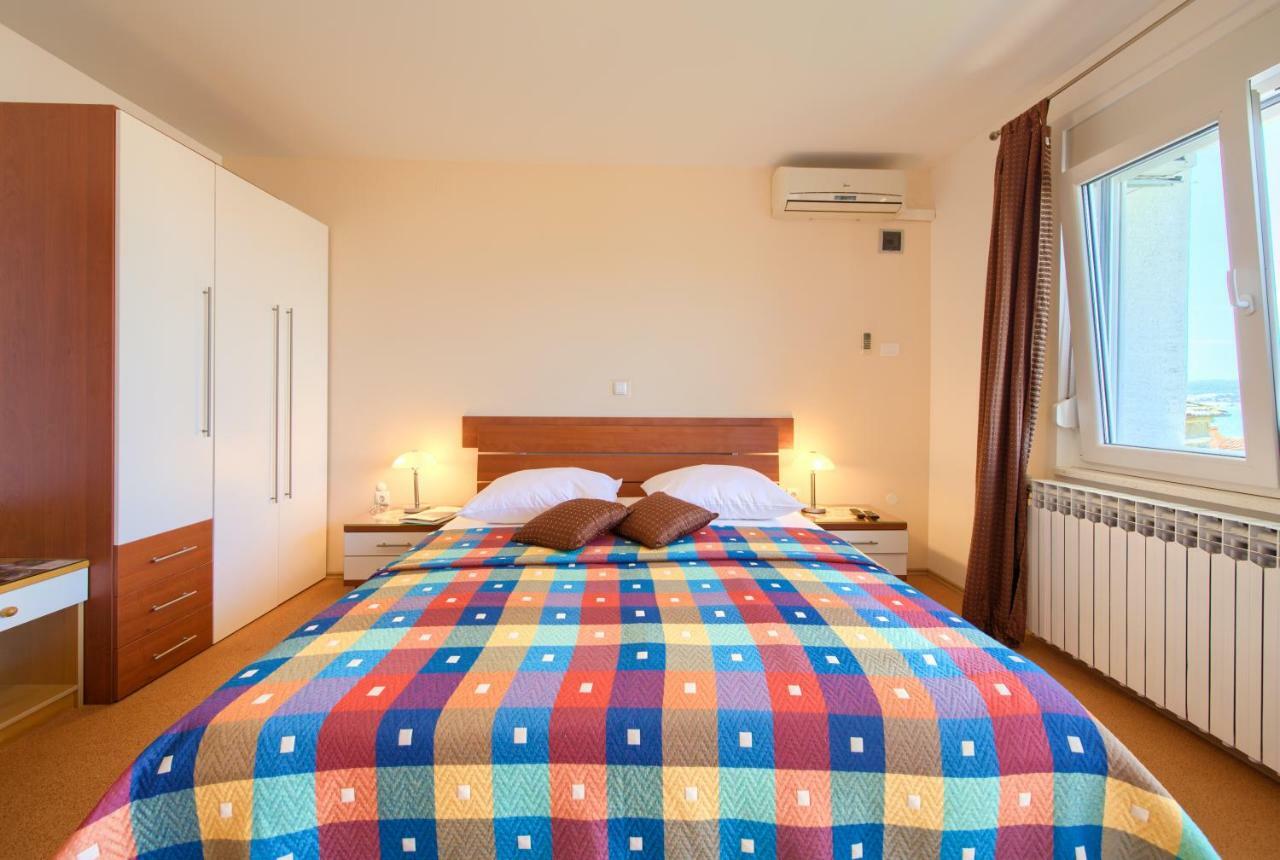 Family Apartments Vesna- 100 M Beach -Center Crikvenica Exterior photo
